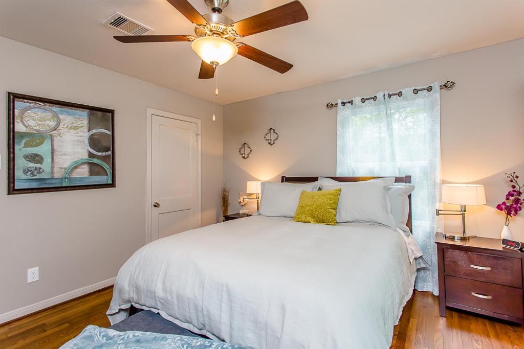 The Blue Door Bungalow - Luxury Home Downtown هيوستن المظهر الخارجي الصورة